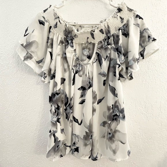 Off-Shoulder Ruffle Top with Keyhole Back in White - Picture 3 of 6